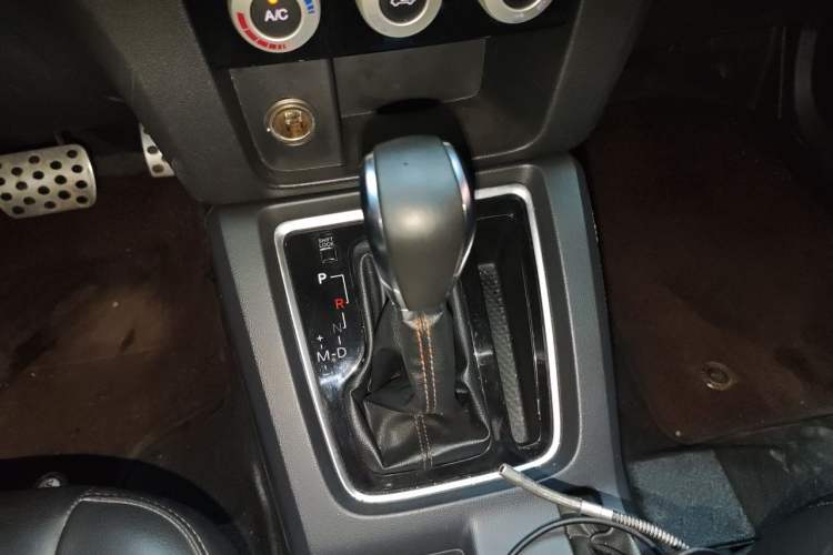 Used BAIC Off-Road BJ40 2016 2.3T Automatic Four-Wheel Drive Premium Edition Gear Lever