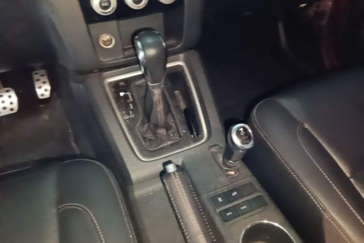 Used BAIC Off-Road BJ40 2016 40L 2.3T Automatic All-Wheel Drive Premium Edition Gear Lever