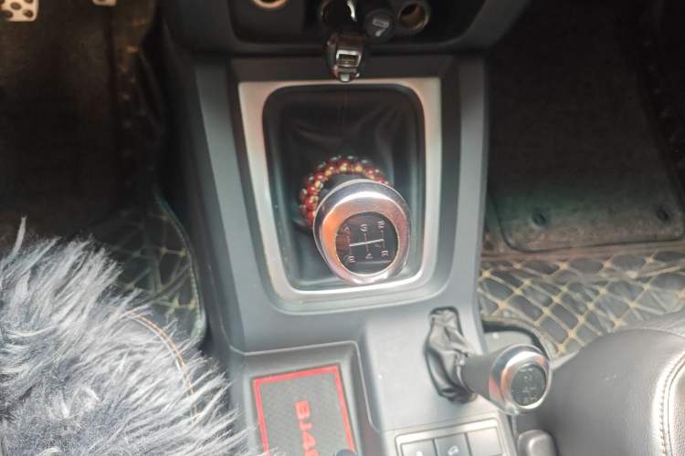 Used BAIC Off-Road BJ40 2016 40L 2.3T Manual All-Wheel Drive Prestige Edition Gear Lever