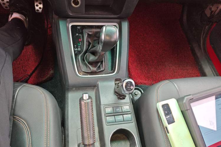Used BAIC Off-Road BJ40 2016 40L 2.3T Automatic All-Wheel Drive Premium Edition Gear Lever