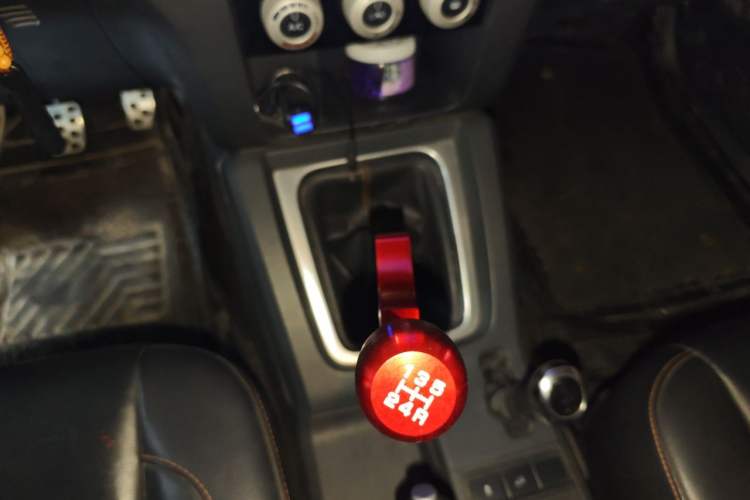 Used BAIC Off-Road BJ40 2016 40L 2.0T Manual All-Wheel Drive Prestige Edition Gear Lever