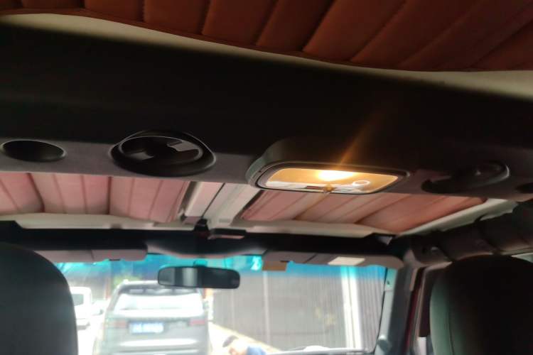 Used BAIC Off-Road BJ40 2016 40L 2.3T Automatic All-Wheel Drive Premium Edition Headliner