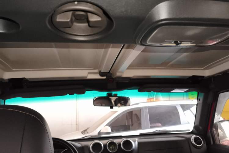 Used BAIC Off-Road BJ40 2016 40L 2.3T Automatic All-Wheel Drive Premium Edition Headliner