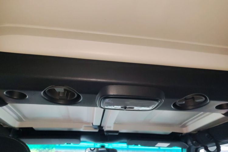 Used BAIC Off-Road BJ40 2016 40L 2.0T Manual Two-Wheel Drive Luxury Edition Headliner