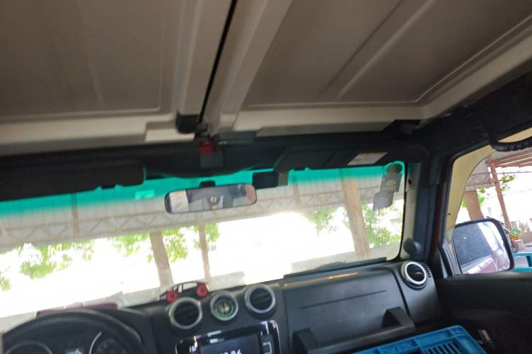 Used BAIC Off-Road BJ40 2016 40L 2.0T Manual Two-Wheel Drive Luxury Edition Headliner