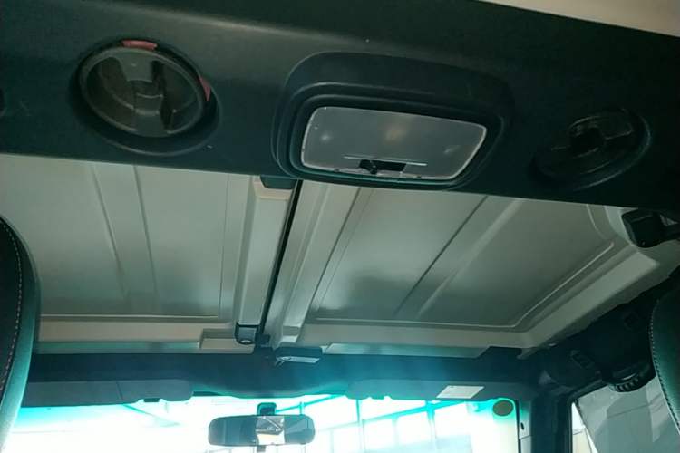 Used BAIC Off-Road BJ40 2016 40L 2.3T Automatic All-Wheel Drive Premium Edition Headliner