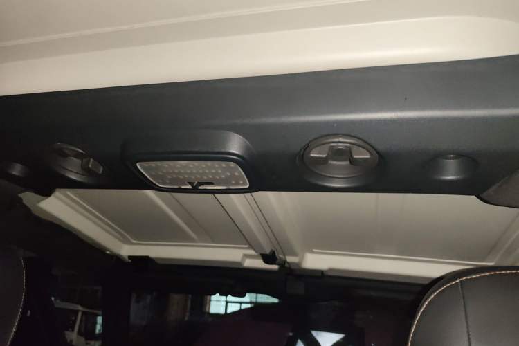 Used BAIC Off-Road BJ40 2016 40L 2.3T Automatic All-Wheel Drive Premium Edition Headliner