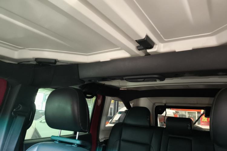 Used BAIC Off-Road BJ40 2016 40L 2.0T Manual All-Wheel Drive Prestige Edition Headliner