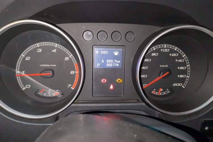 Used BAIC Off-Road BJ40 2016 40L 2.3T Automatic Two-Wheel Drive Luxury Edition Instrument Cluster