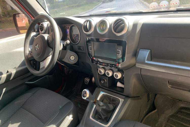 Used BAIC Off-Road BJ40 2016 40L 2.0T Manual Two-Wheel Drive Luxury Edition Interior 5