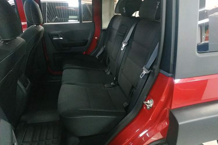 Used BAIC Off-Road BJ40 2016 40L 2.0T Manual Two-Wheel Drive Luxury Edition Interior 6