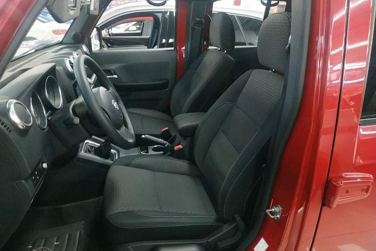 Used BAIC Off-Road BJ40 2016 40L 2.0T Manual Two-Wheel Drive Luxury Edition Interior 7