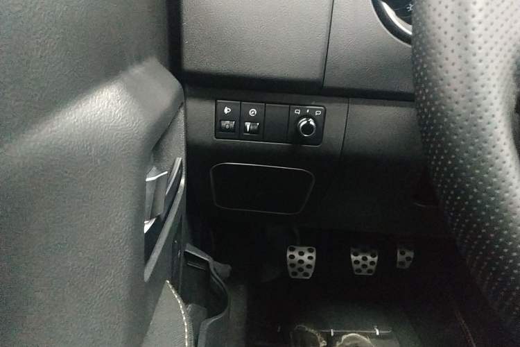 Used BAIC Off-Road BJ40 2016 40L 2.0T Manual Two-Wheel Drive Luxury Edition Interior 9