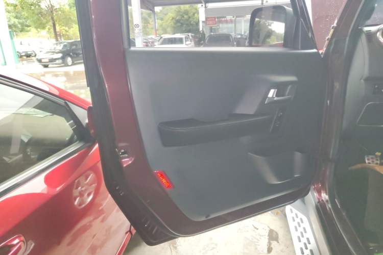 Used BAIC Off-Road BJ40 2016 40L 2.0T Manual Two-Wheel Drive Luxury Edition Left Front Door Interior