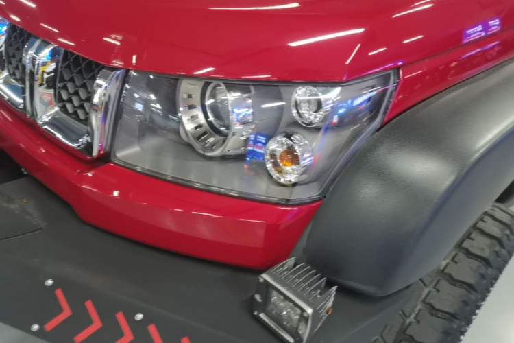 Used BAIC Off-Road BJ40 2016 40L 2.3T Automatic All-Wheel Drive Premium Edition Left Front Headlight