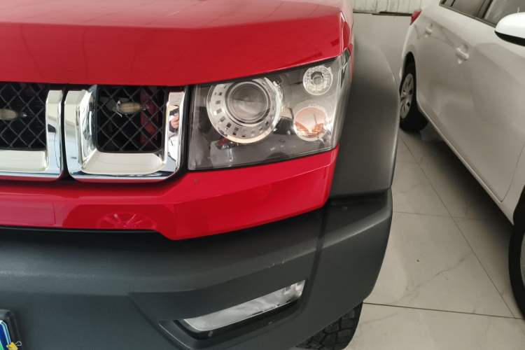 Used BAIC Off-Road BJ40 2016 40L 2.3T Automatic All-Wheel Drive Premium Edition Left Front Headlight