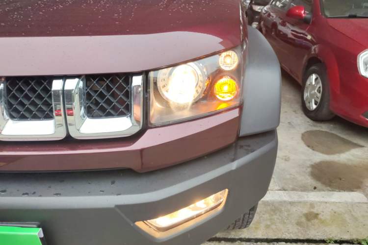 Used BAIC Off-Road BJ40 2016 40L 2.0T Manual Two-Wheel Drive Luxury Edition Left Front Headlight