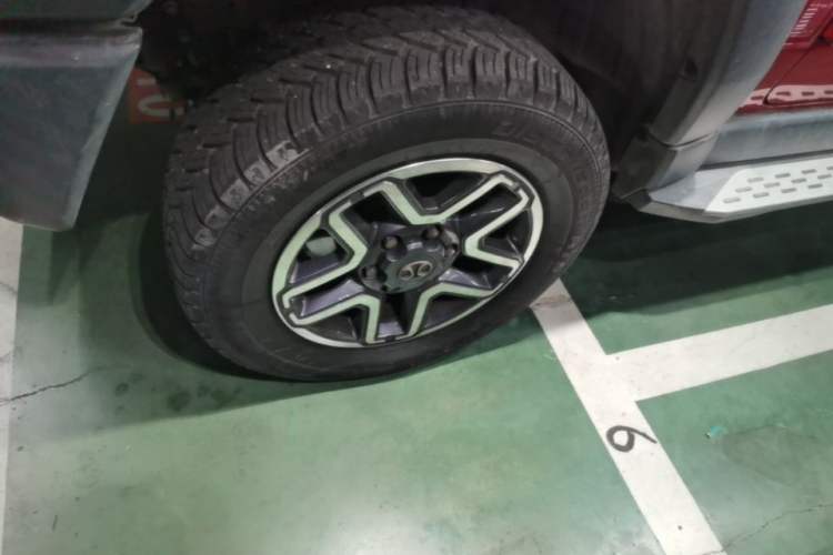 Used BAIC Off-Road BJ40 2016 40L 2.3T Automatic All-Wheel Drive Premium Edition Left Front Wheel Hub