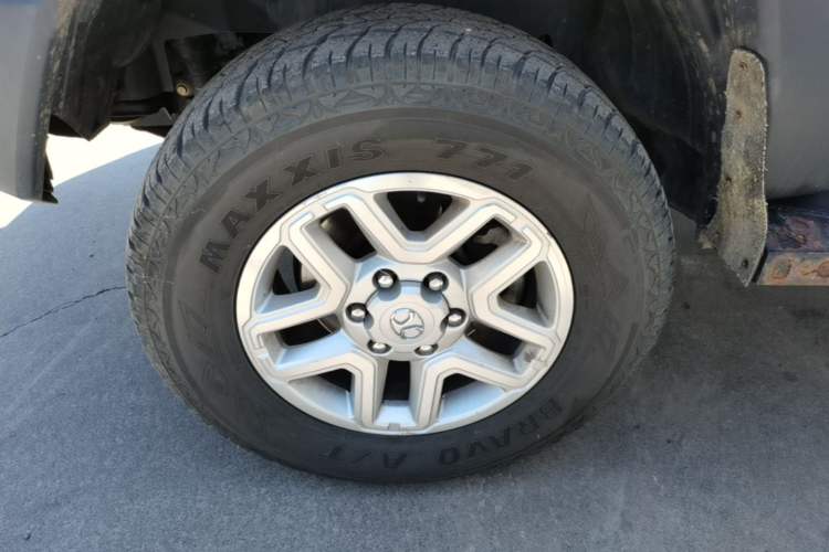 Used BAIC Off-Road BJ40 2016 40L 2.0T Manual All-Wheel Drive Prestige Edition Left Front Wheel Hub