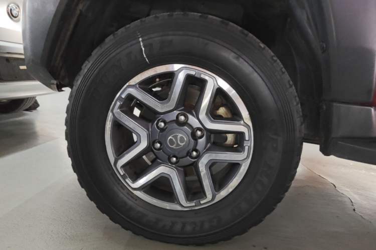 Used BAIC Off-Road BJ40 2016 40L 2.3T Automatic All-Wheel Drive Premium Edition Left Front Wheel Hub