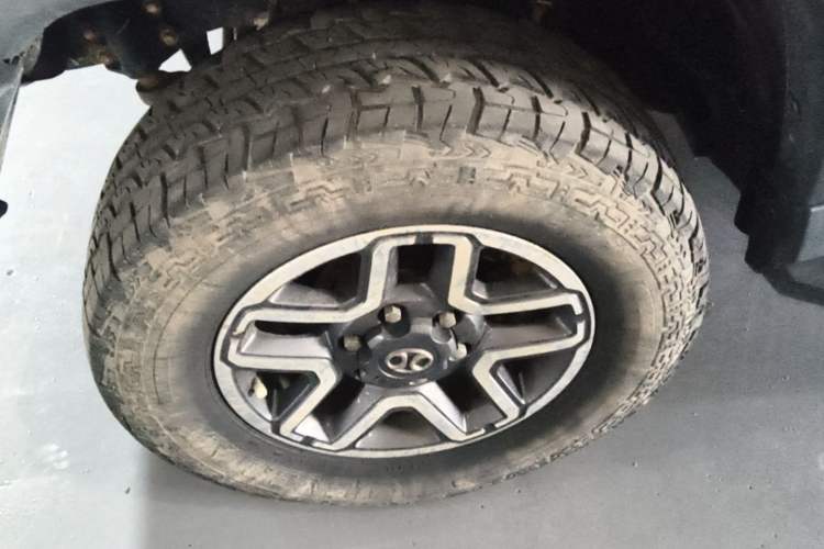Used BAIC Off-Road BJ40 2016 40L 2.3T Automatic All-Wheel Drive Premium Edition Left Front Wheel Hub