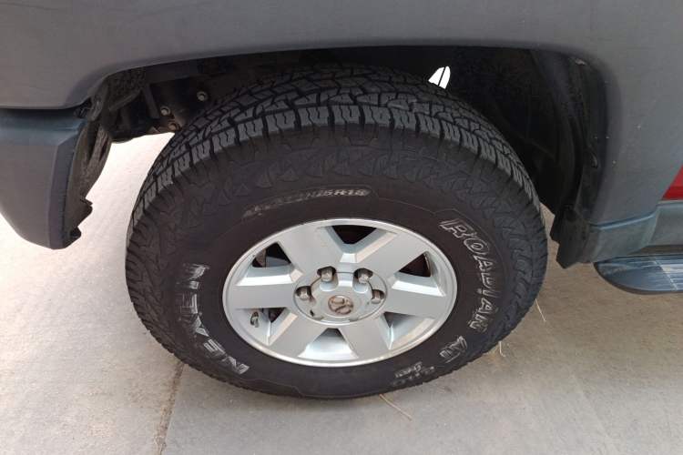 Used BAIC Off-Road BJ40 2016 40L 2.0T Manual Two-Wheel Drive Luxury Edition Left Front Wheel Hub