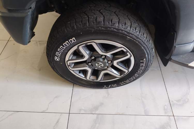 Used BAIC Off-Road BJ40 2016 40L 2.3T Automatic All-Wheel Drive Premium Edition Left Front Wheel Hub