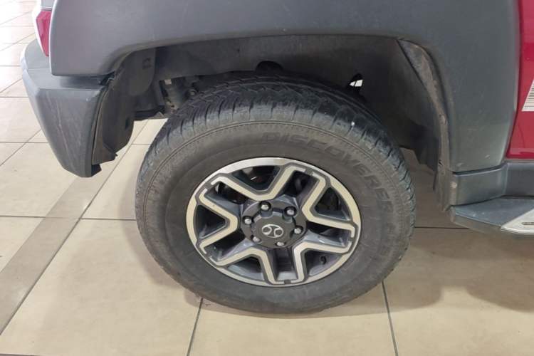 Used BAIC Off-Road BJ40 2016 40L 2.3T Automatic All-Wheel Drive Premium Edition Left Front Wheel Hub