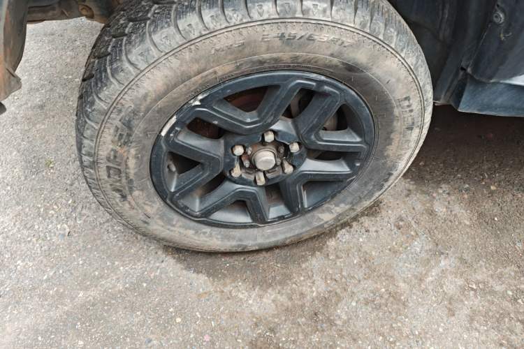 Used BAIC Off-Road BJ40 2016 40L 2.3T Automatic All-Wheel Drive Premium Edition Left Front Wheel Hub