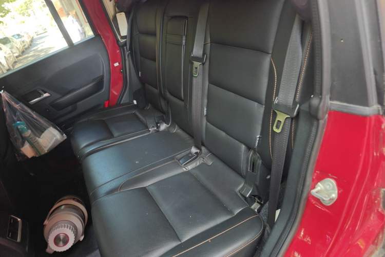 Used BAIC Off-Road BJ40 2016 40L 2.3T Manual All-Wheel Drive Prestige Edition Left Rear Seat