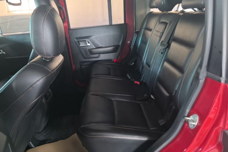 Used BAIC Off-Road BJ40 2016 40L 2.0T Manual All-Wheel Drive Prestige Edition Left Rear Seat