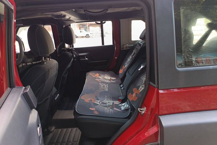 Used BAIC Off-Road BJ40 2016 40L 2.0T Manual Two-Wheel Drive Luxury Edition Left Rear Seat