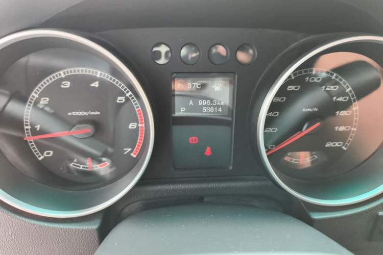 Used BAIC Off-Road BJ40 2016 40L 2.3T Automatic Two-Wheel Drive Luxury Edition Odometer Close Up