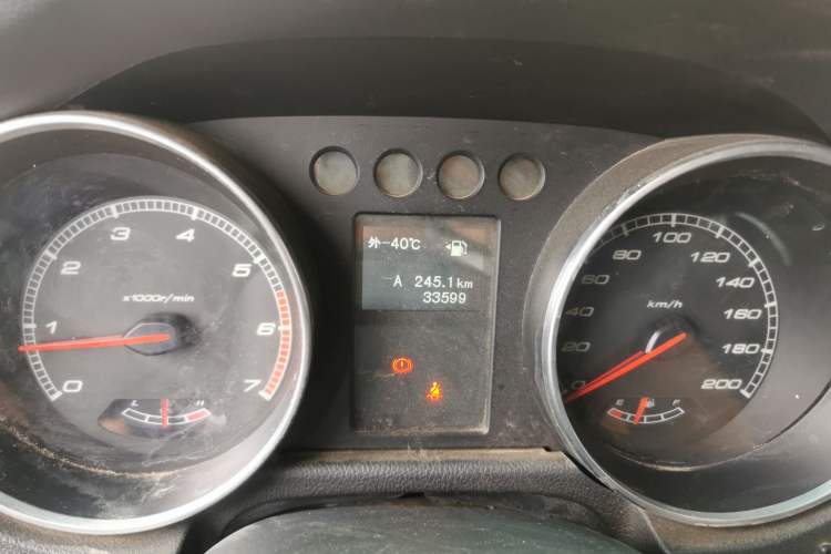 Used BAIC Off-Road BJ40 2016 40L 2.0T Manual Two-Wheel Drive Luxury Edition Odometer Close Up