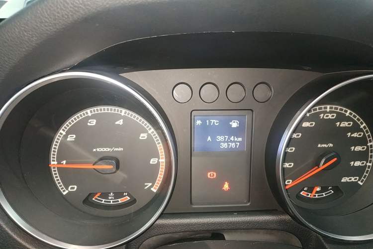 Used BAIC Off-Road BJ40 2016 40L 2.0T Manual Two-Wheel Drive Luxury Edition Odometer Close Up