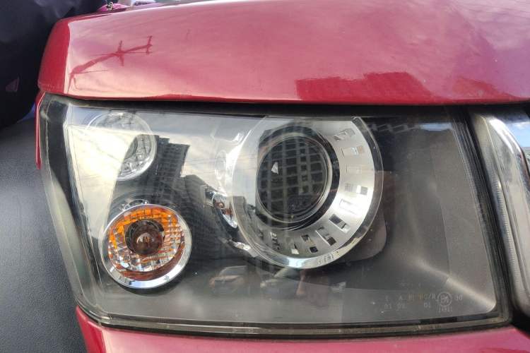 Used BAIC Off-Road BJ40 2016 40L 2.3T Automatic All-Wheel Drive Premium Edition Right Front Headlight