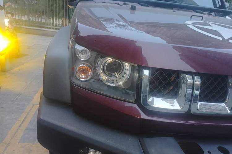 Used BAIC Off-Road BJ40 2016 40L 2.3T Automatic All-Wheel Drive Premium Edition Right Front Headlight