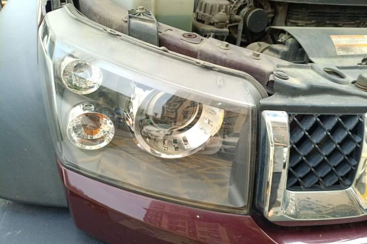 Used BAIC Off-Road BJ40 2016 40L 2.3T Automatic All-Wheel Drive Premium Edition Right Front Headlight
