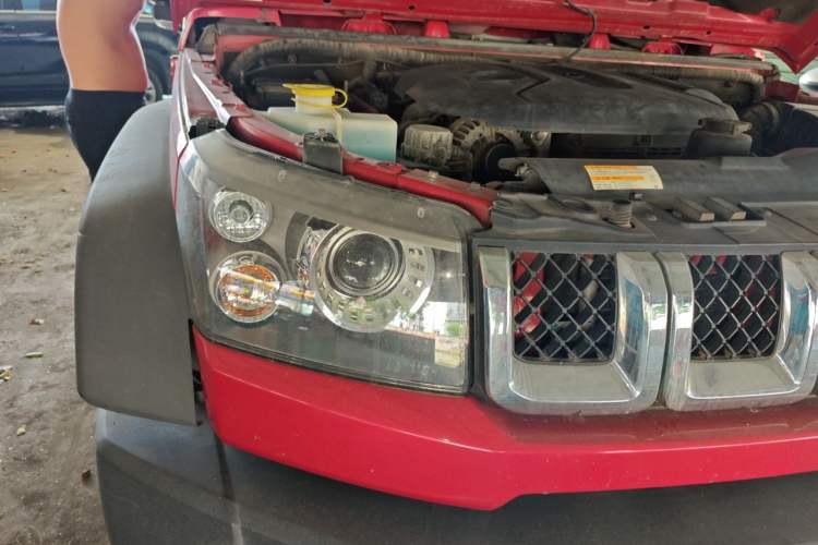Used BAIC Off-Road BJ40 2016 40L 2.0T Manual Two-Wheel Drive Luxury Edition Right Front Headlight