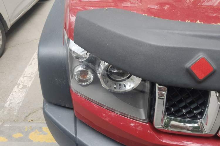 Used BAIC Off-Road BJ40 2016 40L 2.3T Automatic All-Wheel Drive Premium Edition Right Front Headlight