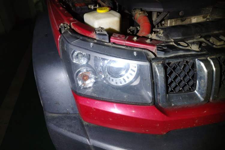 Used BAIC Off-Road BJ40 2016 40L 2.3T Automatic All-Wheel Drive Premium Edition Right Front Headlight