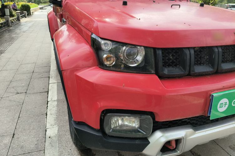 Used BAIC Off-Road BJ40 2016 40L 2.3T Automatic All-Wheel Drive Premium Edition Right Front Headlight