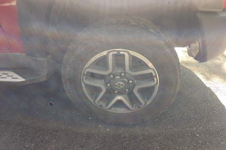 Used BAIC Off-Road BJ40 2016 40L 2.3T Manual All-Wheel Drive Prestige Edition Right Front Wheel Hub