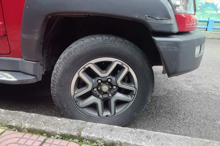 Used BAIC Off-Road BJ40 2016 40L 2.3T Automatic All-Wheel Drive Premium Edition Right Front Wheel Hub