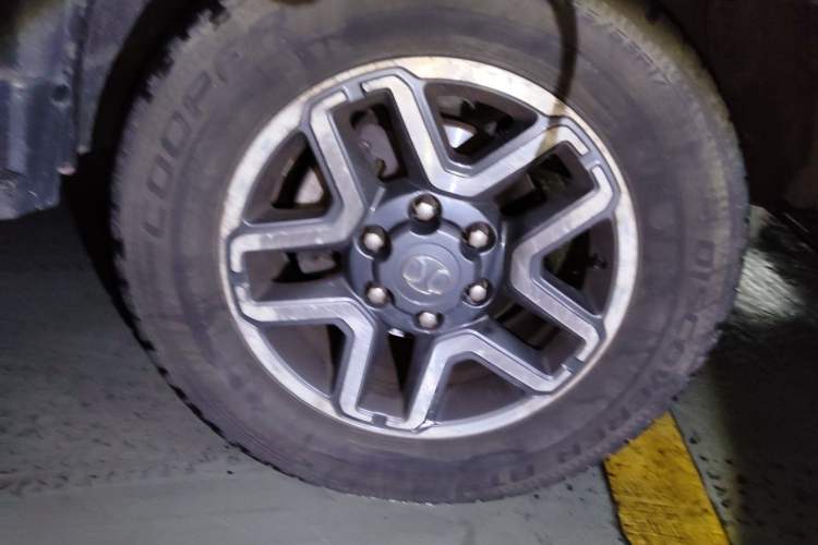 Used BAIC Off-Road BJ40 2016 40L 2.3T Automatic All-Wheel Drive Premium Edition Right Front Wheel Hub