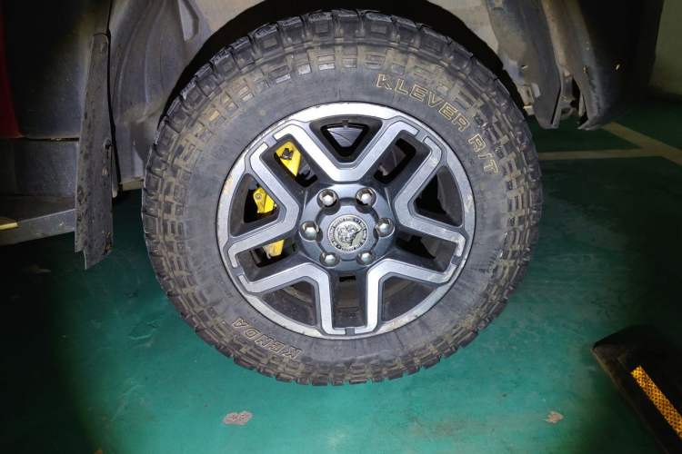 Used BAIC Off-Road BJ40 2016 40L 2.3T Automatic All-Wheel Drive Premium Edition Right Front Wheel Hub