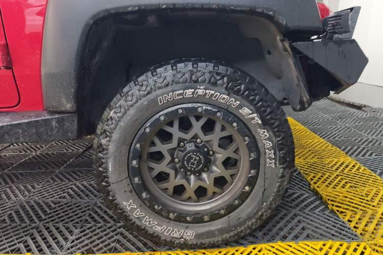 Used BAIC Off-Road BJ40 2016 2.3T Automatic Four-Wheel Drive Premium Edition Right Front Wheel Hub