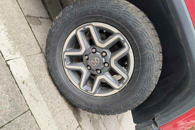 Used BAIC Off-Road BJ40 2016 40L 2.3T Automatic All-Wheel Drive Premium Edition Right Front Wheel Hub