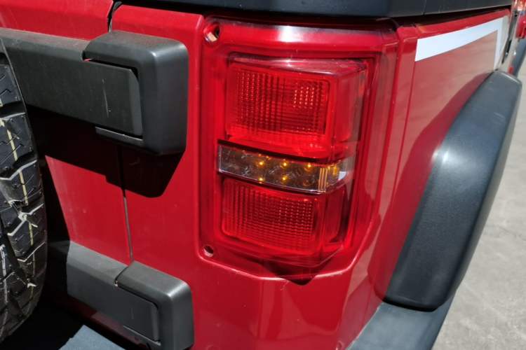 Used BAIC Off-Road BJ40 2016 40L 2.0T Manual All-Wheel Drive Prestige Edition Right Rear Taillight