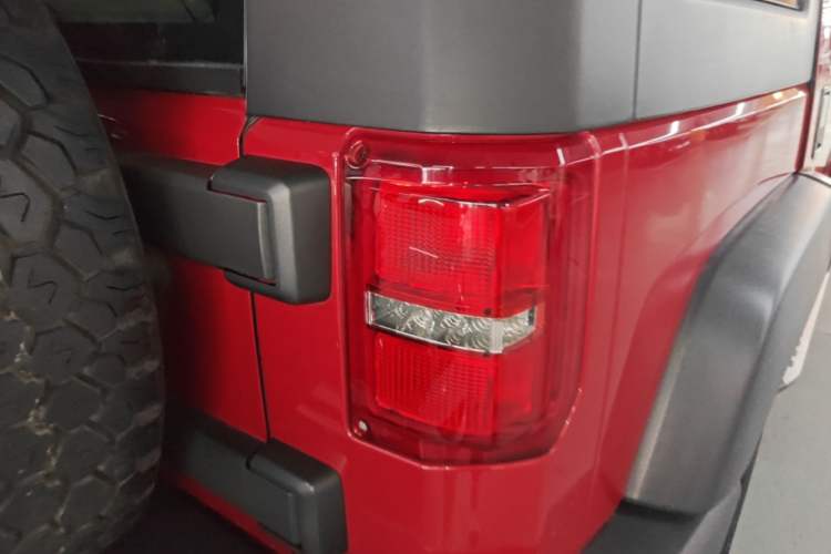 Used BAIC Off-Road BJ40 2016 40L 2.3T Automatic All-Wheel Drive Premium Edition Right Rear Taillight